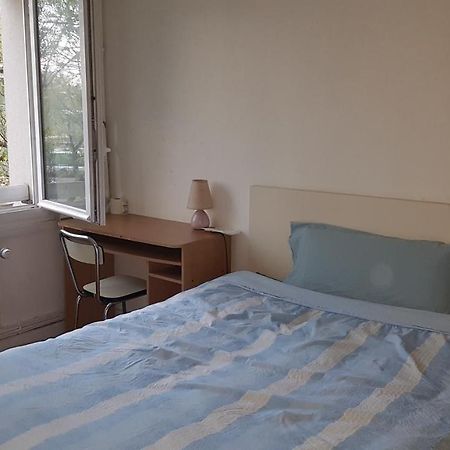 Une Chambre Privee Entre Paris Et Disneyland Noisy-le-Grand Exteriör bild